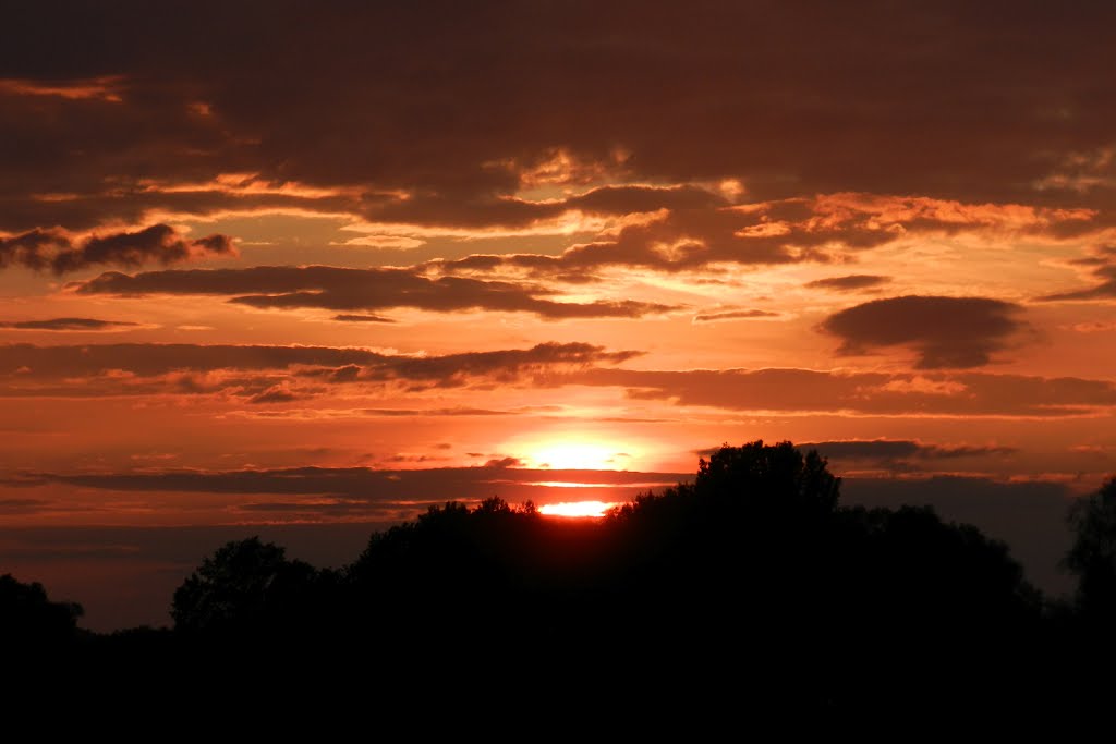 Sonnenuntergang auf dem Campingplatz Klein Kühren an der Elbe by K. Fischer