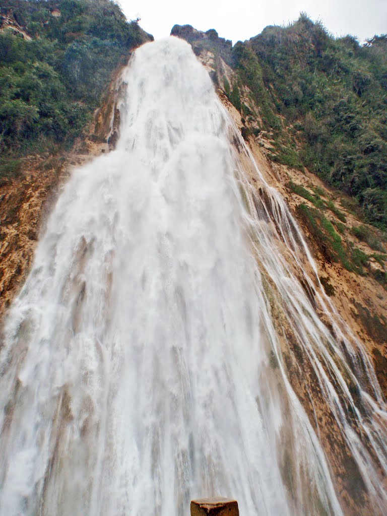 11-02-2012 Cascada el Chiflón o Velo de Novia, Tzimol, Chiapas. by Esteban M. Luna (esmol). by ESTEBAN M. LUNA