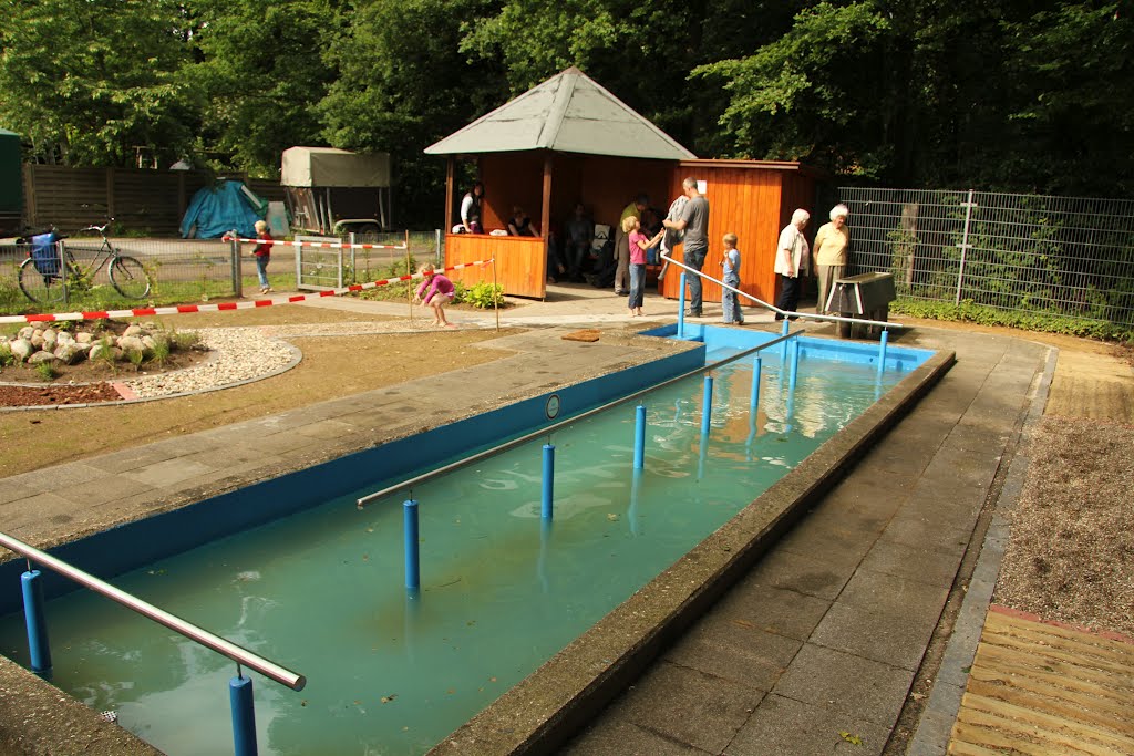 Wassertretbecken mit dem neuen Barfußpfad by Stehrbert