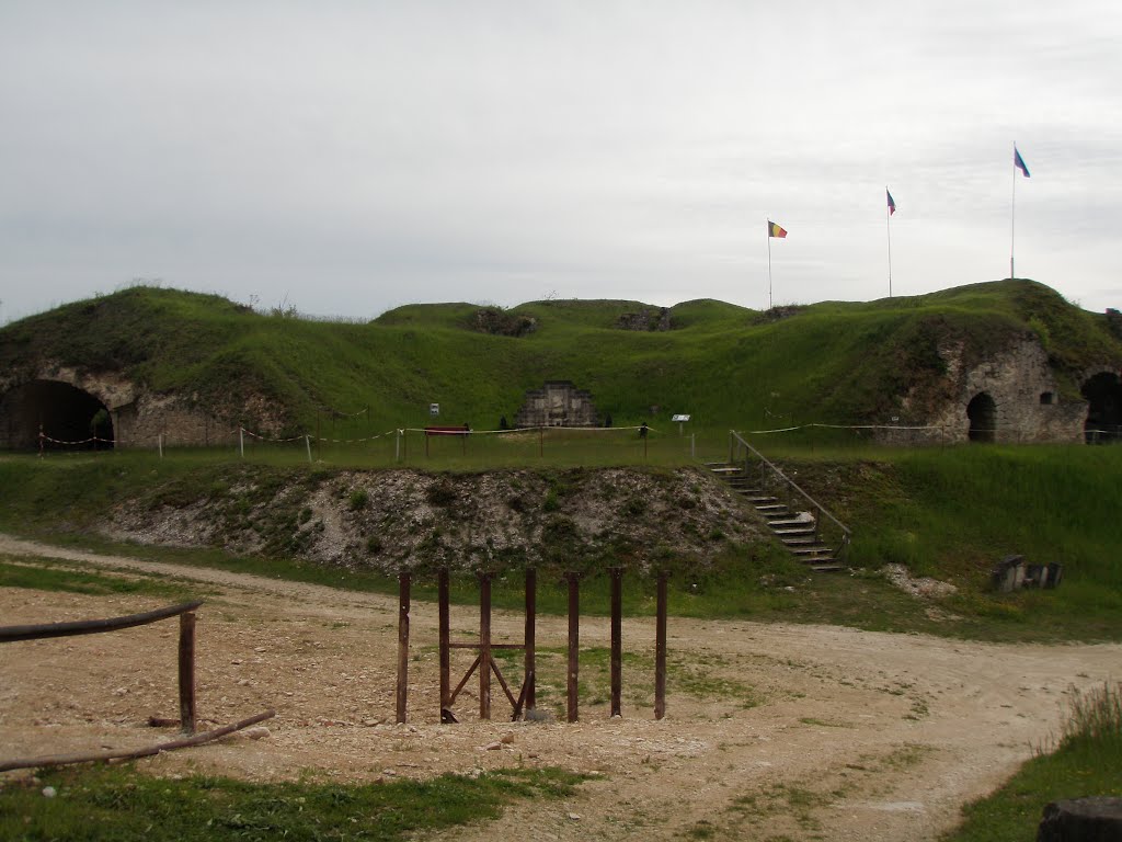 Fort de Troyon - the "ravelin" by stevenvanValen+hannekeRolloos