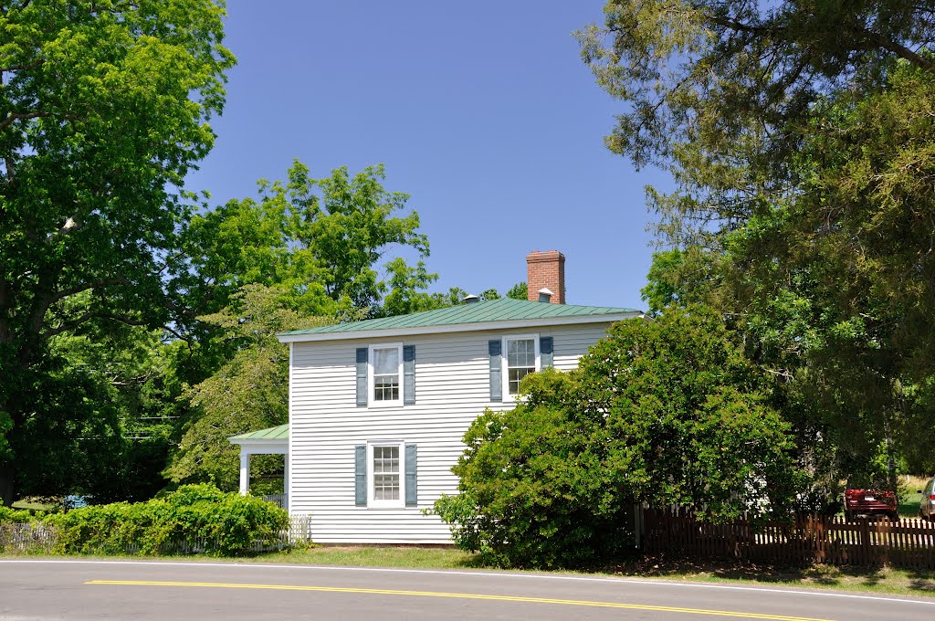 VIRGINIA: NEW KENT COUNTY: private residence near the old New Kent County Circuit Court House by Douglas W. Reynolds, Jr.