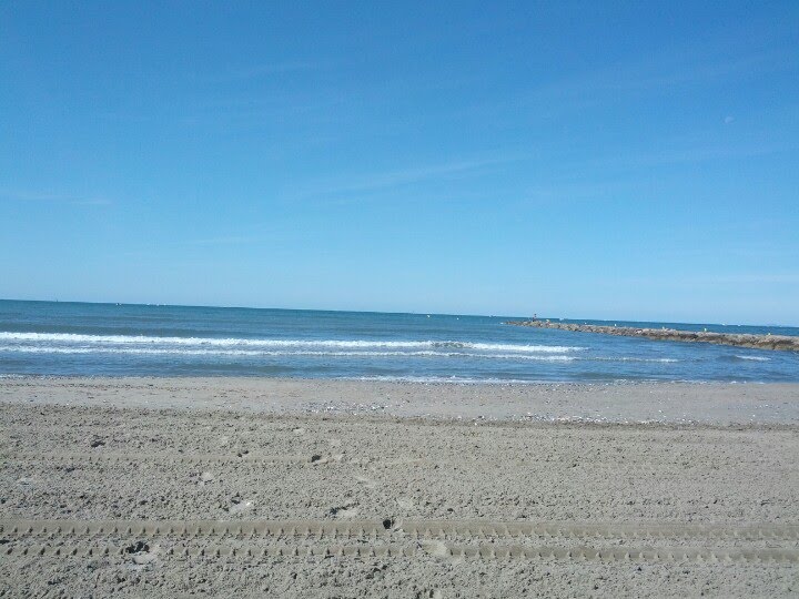 Plage du Boucanet by Eric Ruschena