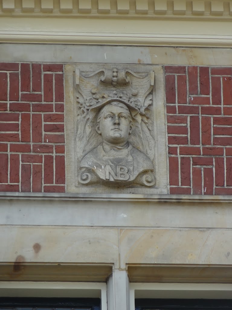 Allegorical relief of the province of North Brabant created by Egidius Everaerts at the facade of Huize Heijendaal by Willem Nabuurs