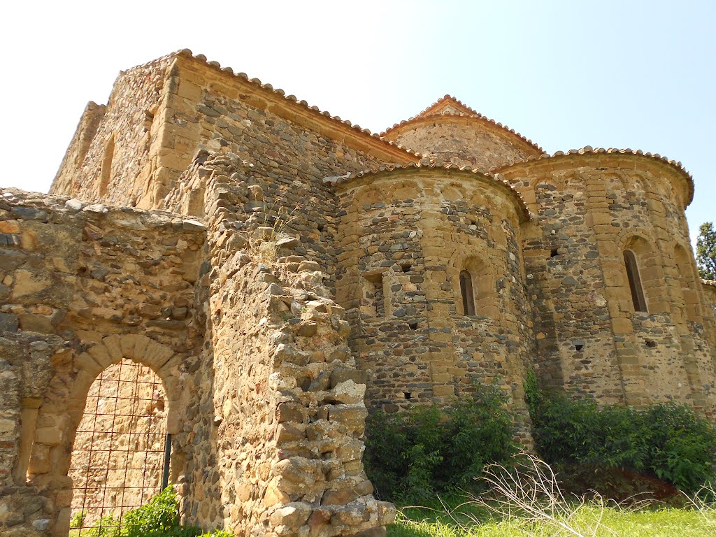 Monestir de Sant Miquel de Cruïlles by joanloam