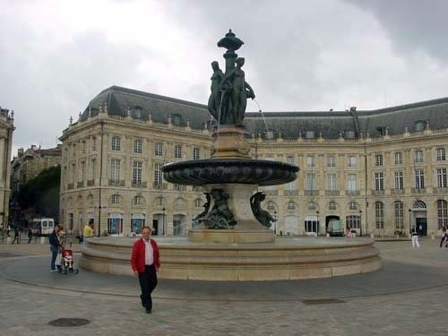 BDX - fuente de las tres Gracias - plaza de la Bolsa - 2007 by David Perez