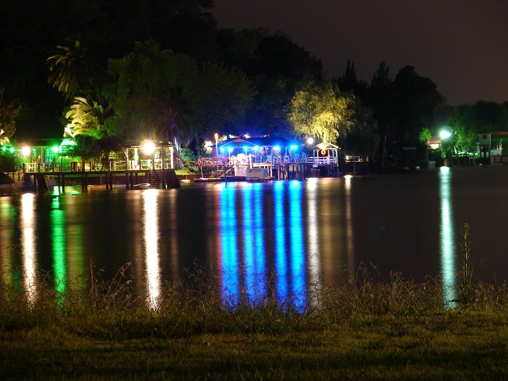 Muelle sobre Rio Lujan by pablo33fer