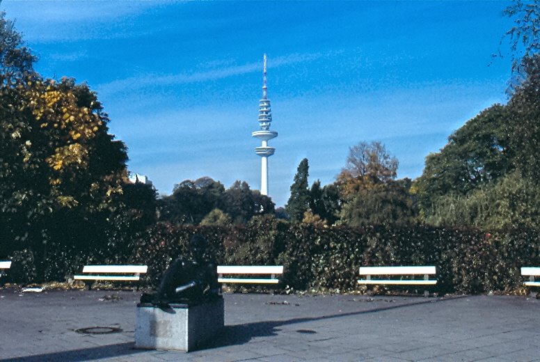 TV tower from Stephansplatz by G.SILVA