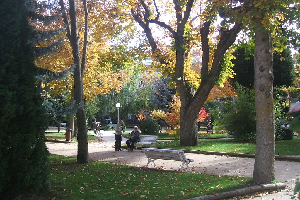 Soria, Alameda de Cervantes. by hinojosa