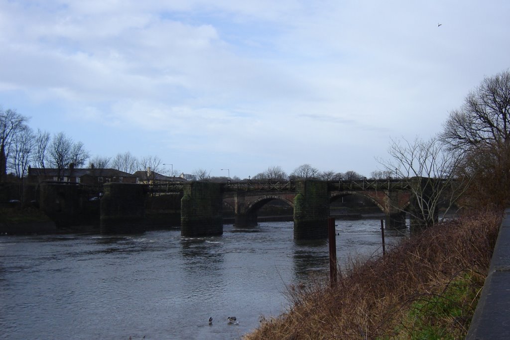 Old Penwortham Bridge and remains of L&YR bridge by igloowhite75