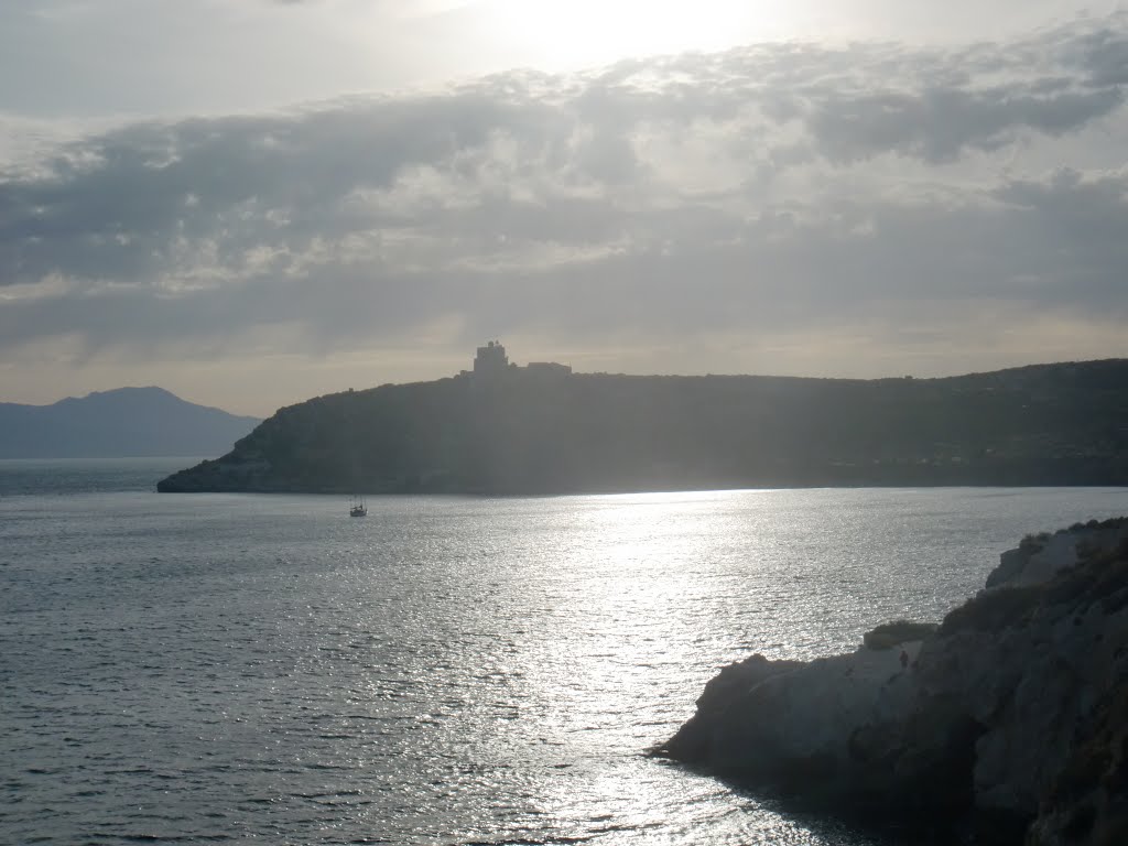 Tramonto sul faro di Calamosca by ZE_ing