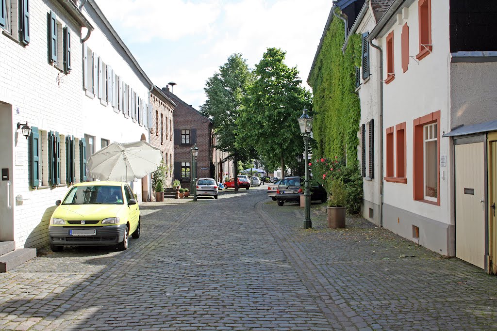 Alt Kaster Hauptstraße by OlliZ