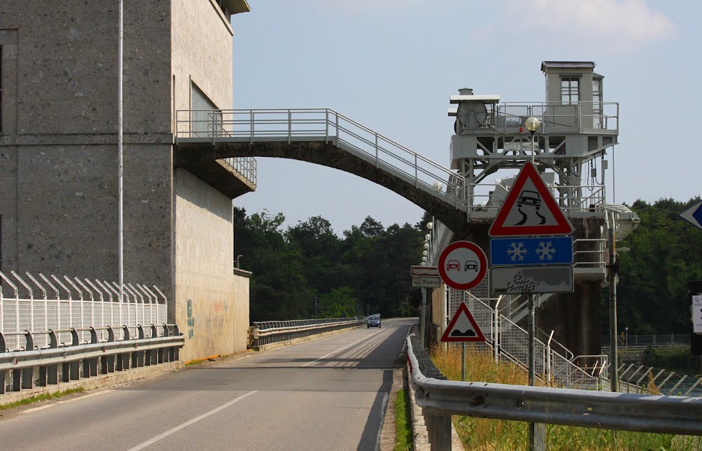 Ponte sul ponte,diga sul Ticino, Somma Lombardo giugno 2012 by Marco Ferrari