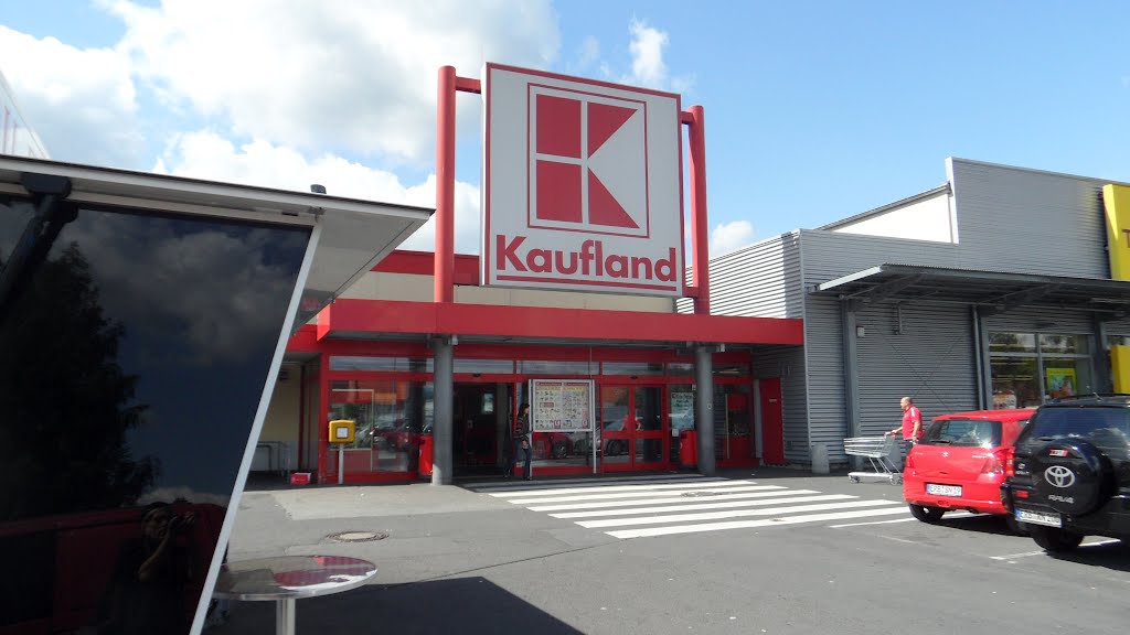 Kaufland (trefpunkt der jugend) by wam kat