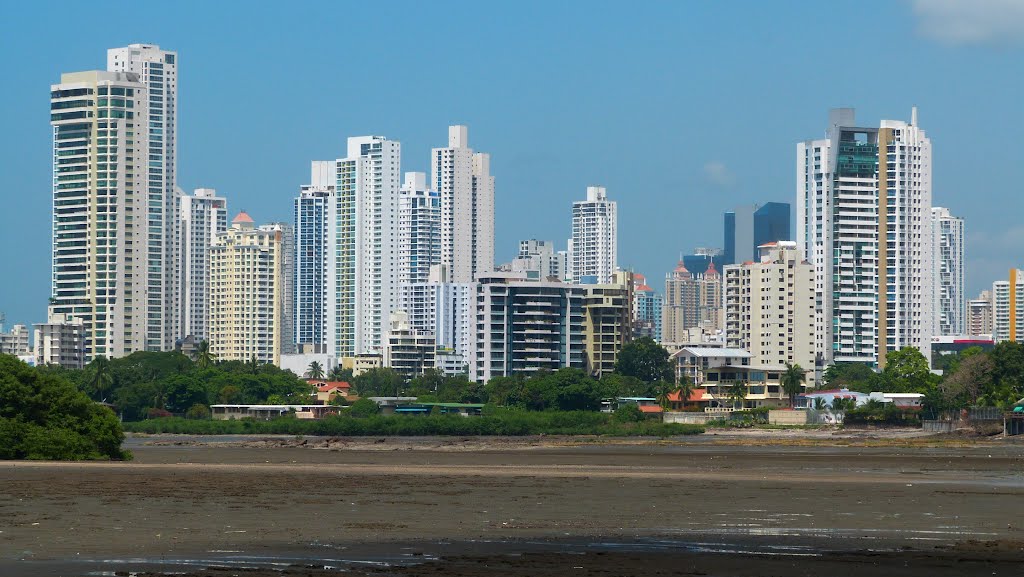 Rascacielos, vista desde Panamá Viejo. by Asenvi