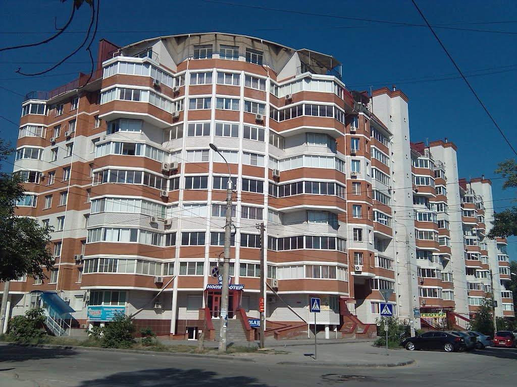 Residential building beside the Volgograd Watermans' Hospital (Volgograd, 11 Jun 2012) by valeryzaitsev