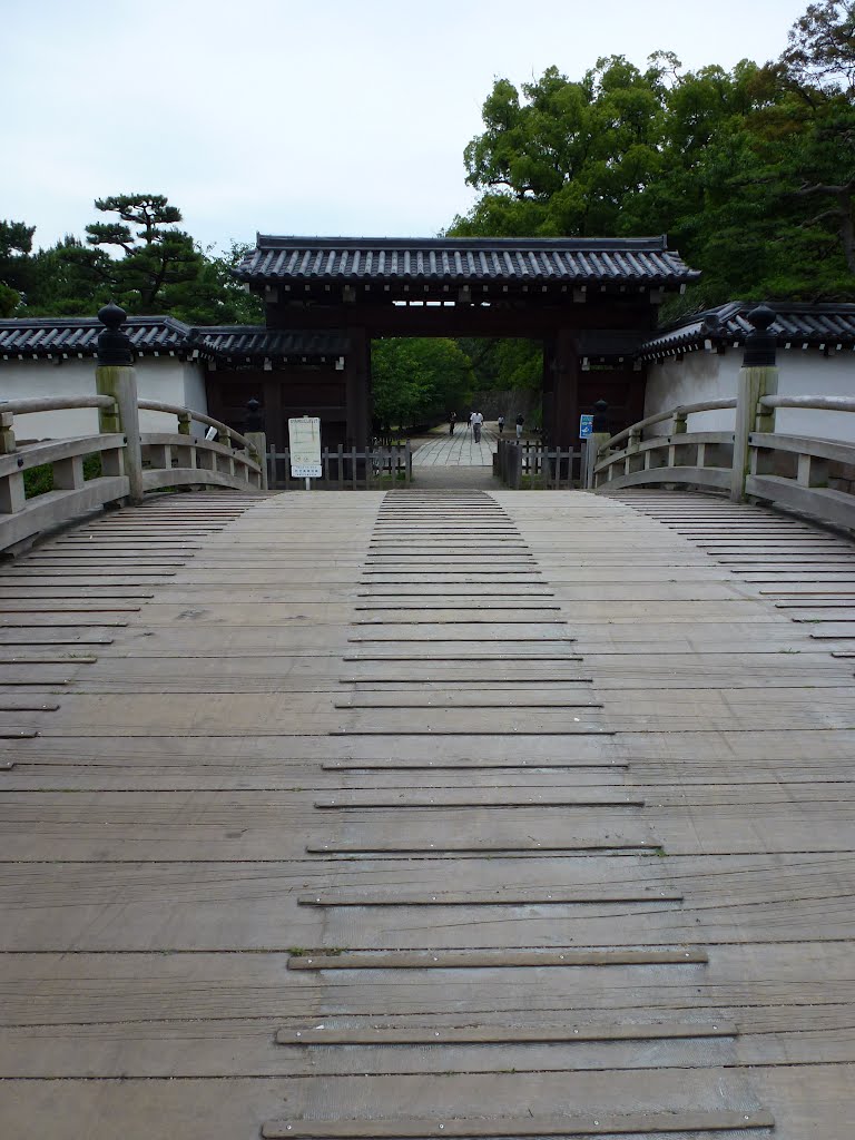 First Bridge, Wakayama-jo by Yuichi Azuma