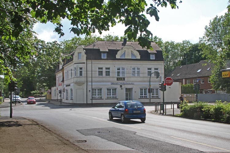 Blick vom Rabenhorst zum Hotel Wilhelmshöhe by Natur- und Umweltfotografie, G. Czepluch