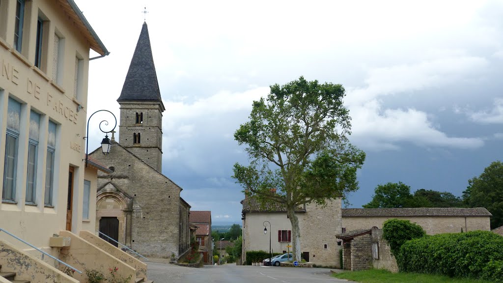 Place de l'Eglise, Farges-les-Mâcon by Evelyne BORREL