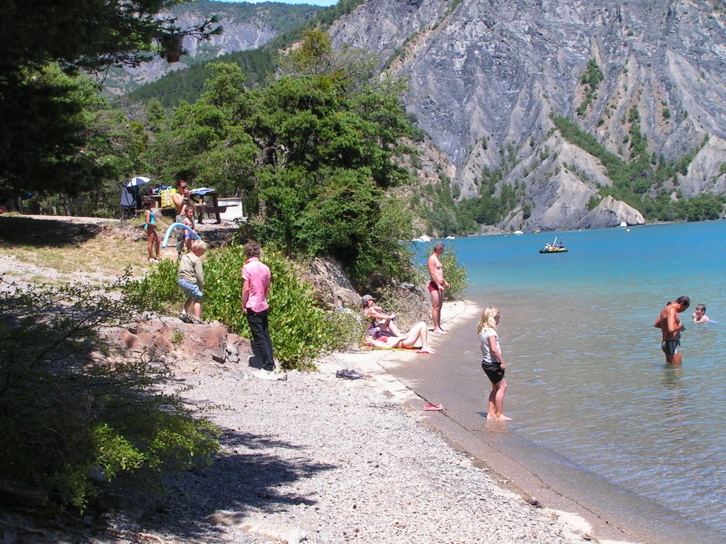 Lac de Serre Ponçon - plage du Bois Vieux by Irmgard Lorenzen