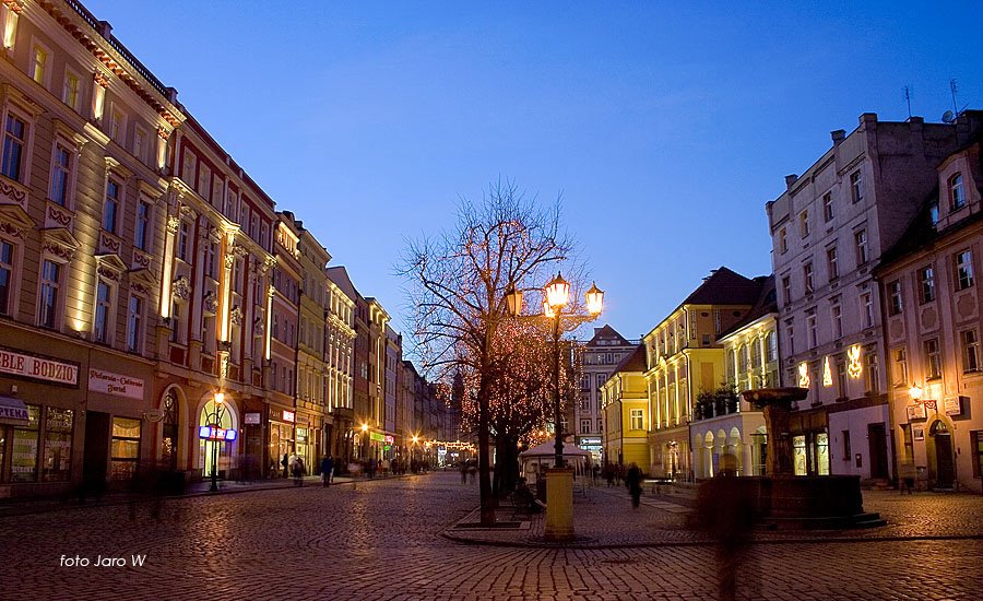 Rynek wieczorem by Jaro W