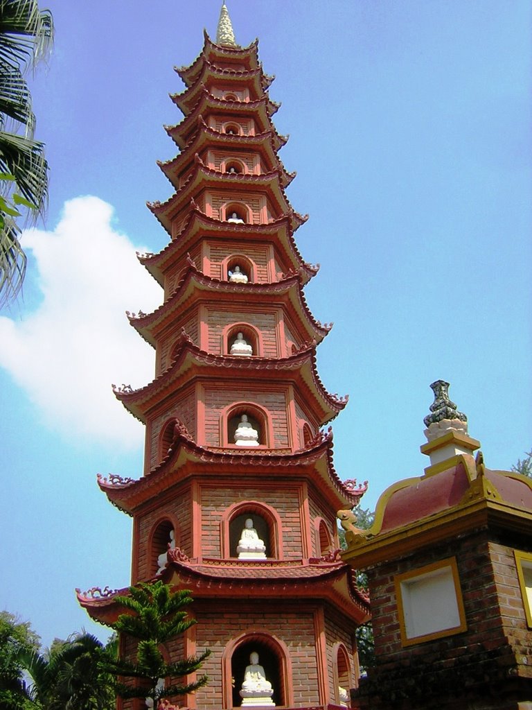 Hanoi - Pagoda Tran Quoc by maresa maremagna