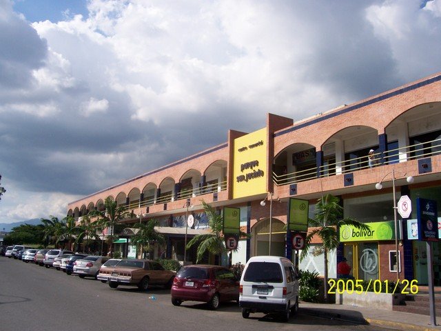 Centro Comercial Parque San Jacinto by MDMF