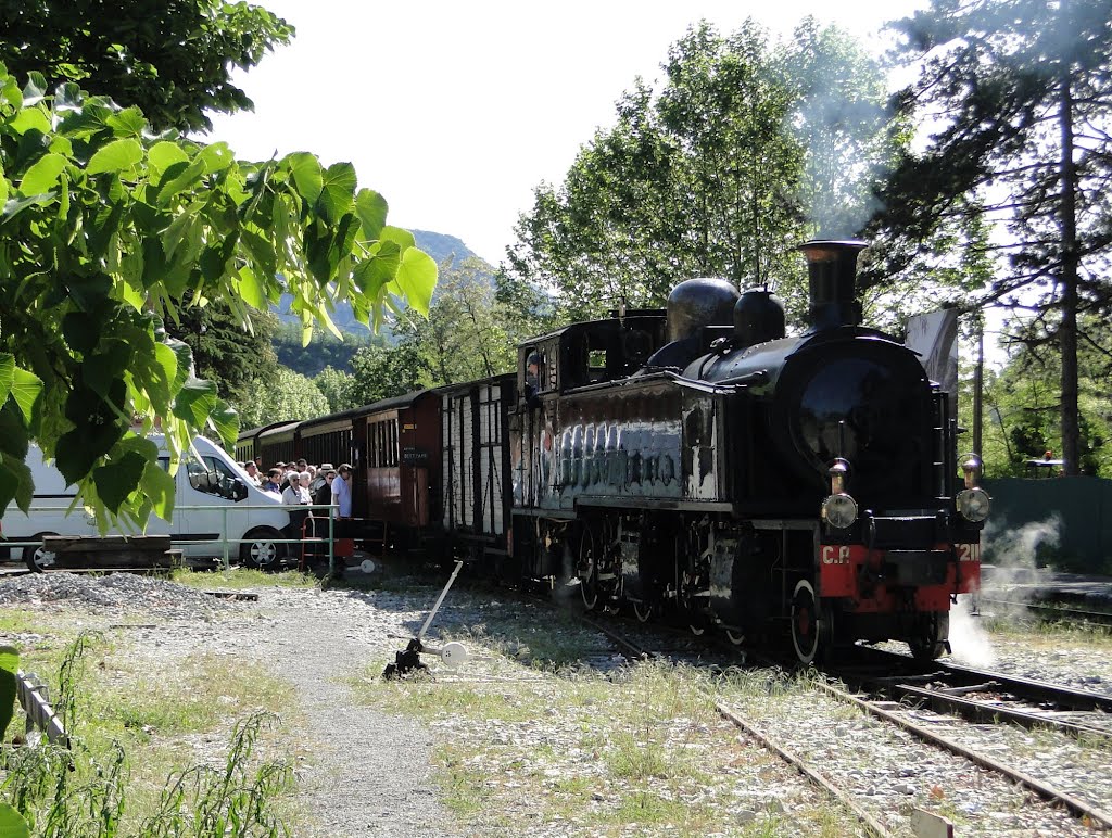 Train des pignes at Puget-Theniér by Kjell Strandberg