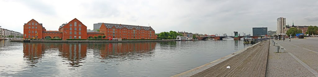 Christians Brygge. by JEWECALA