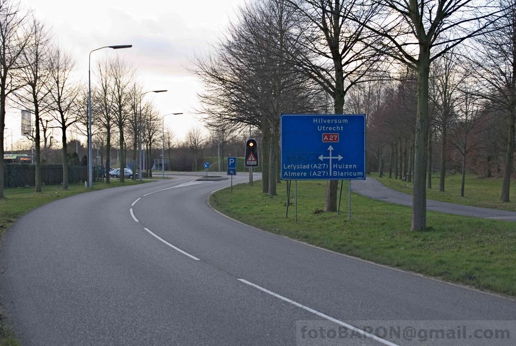 'Stichtse weg', richting verkeerslichten by Fotobaron