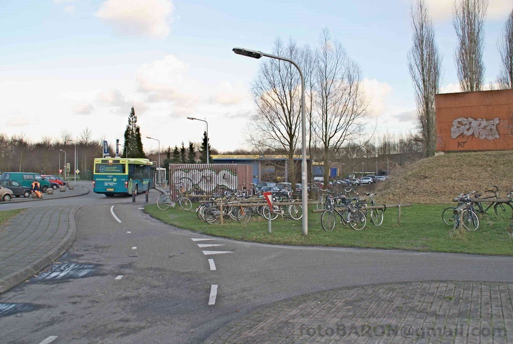 'Stichtse weg', Carpoolplaats - Bushalte, vanaf verkeerslichten by Fotobaron