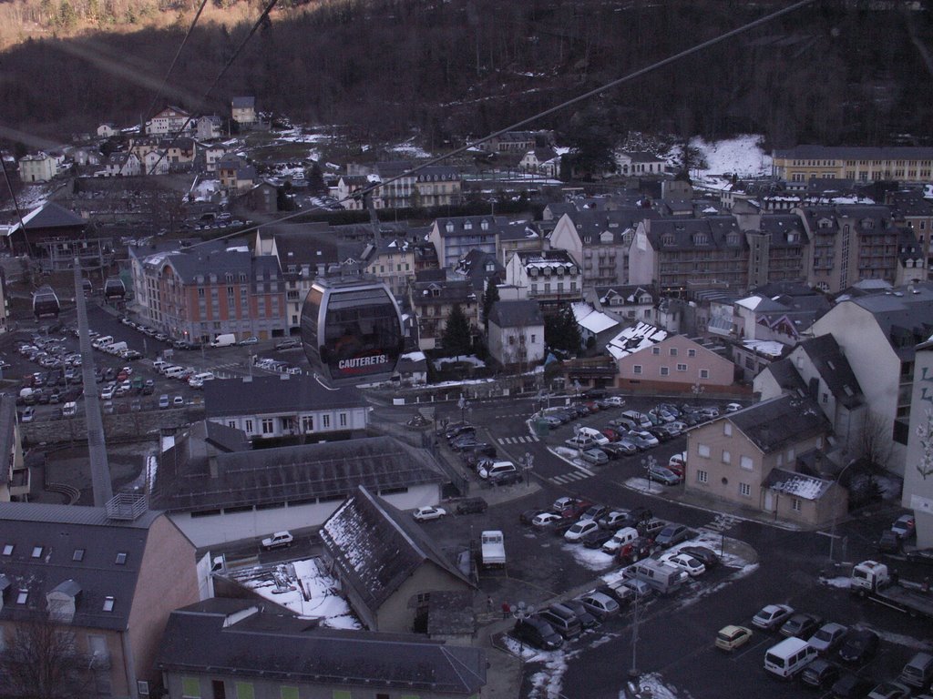 Survol de Cauterets en télécabine by OuroboroS