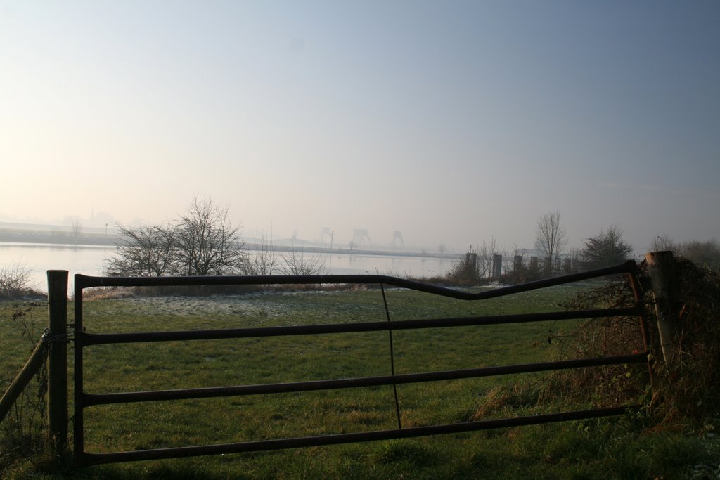 Uitzicht op Nederijn nabij Heveadorp by lmeulen