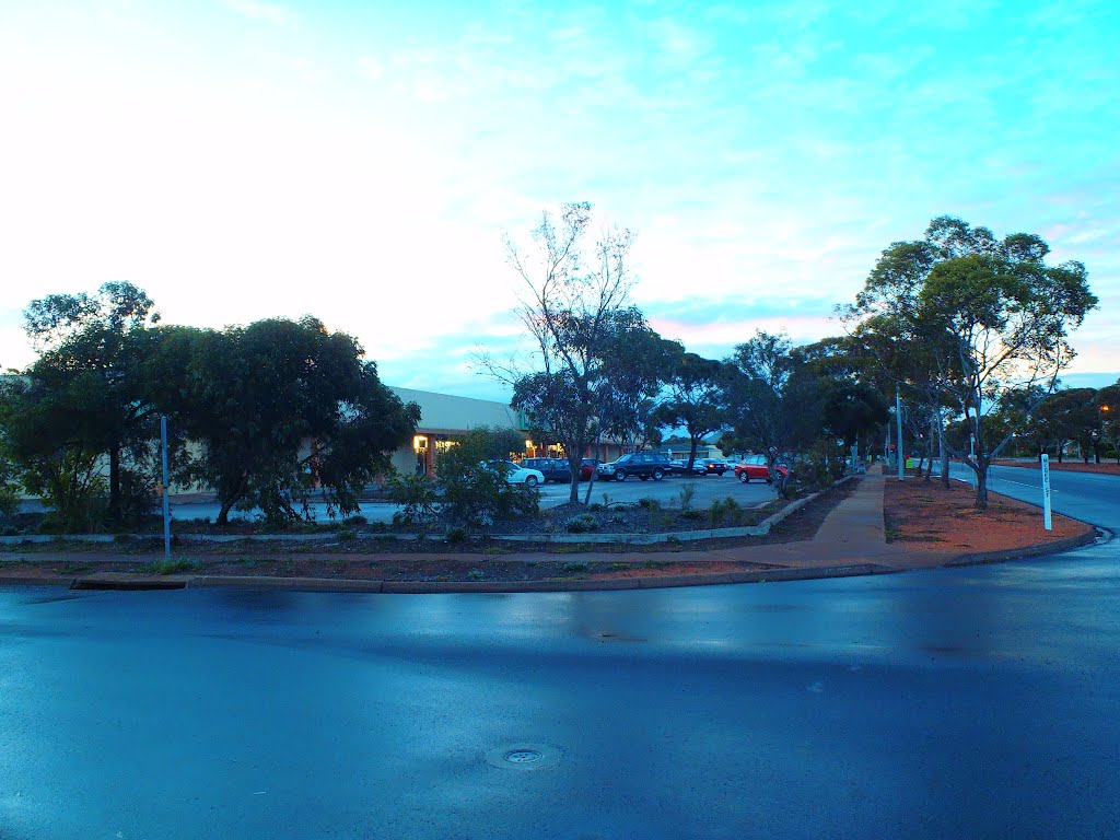 Flinders Shopping Centre by Geniene Prater