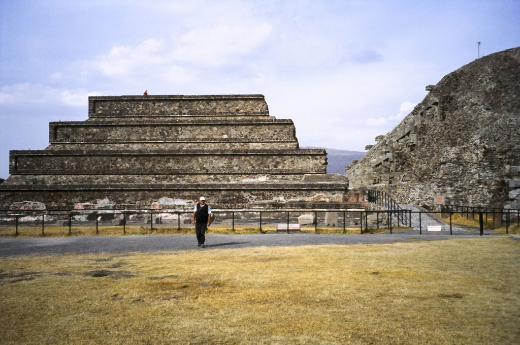 Templo de Quetzalcoatl - Teotihuacán by Altevir Vechia