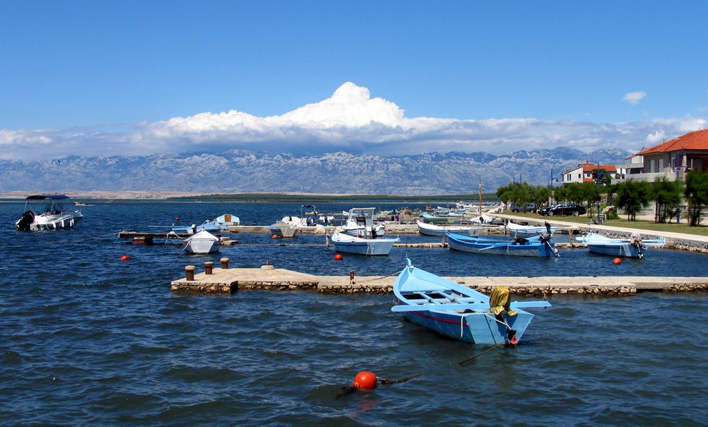 Velebit u pozadini by Pešo Grgić