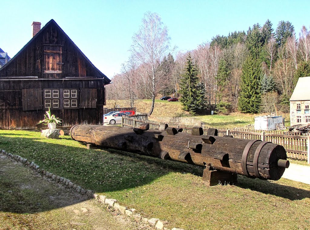 Siebenschlehener Pochwerk (seit ca. 1500) - Pochwelle by Rudolf Henkel