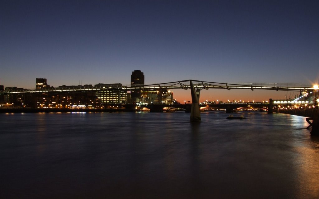 Thames at Dusk by carl0071