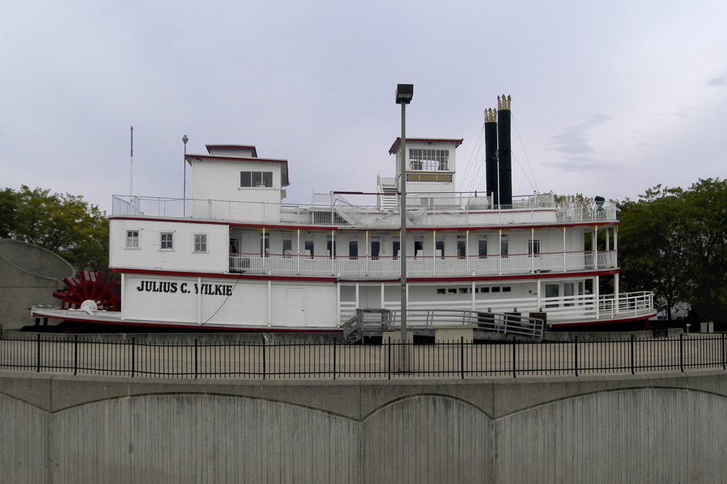 Julius C. Wilkie Steamboat replica, Winona, Minn. 10-2004 by TGrier