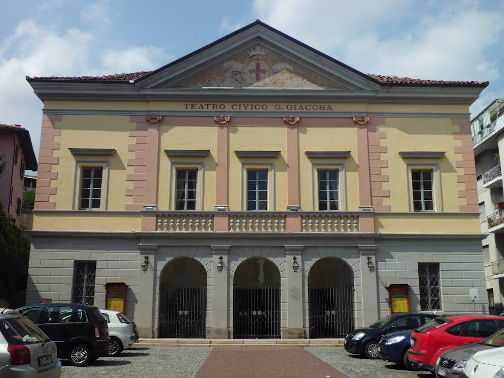 Ivrea- Teatro Giacosa by Lorenzo Pavetto