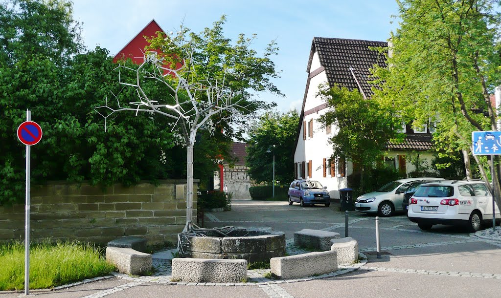 Christian-Wagner-Brunnen von Frei Otto in Warmbronn: Wer für Christian Wagner ein Symbol sucht, der findet den Baum. Der Baum ist ein bedeutungsvolles Lebewesen dieser Erde. Die Skulptur über dem Brunennrand ist Symbol der Natur, ist zugleich Technik im Dienst der Natur. by Qwesy