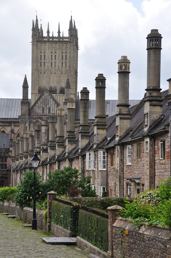 Wells : Vicar's Close by A Photographer