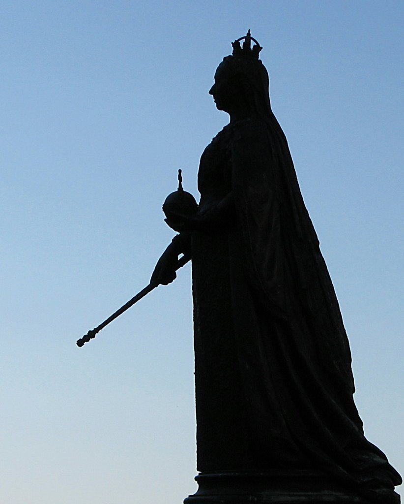 Queen Victoria - in silhouette by thearnie