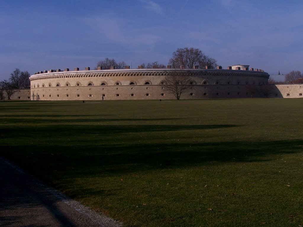 Ingolstadt: Gesamtansicht des Reduit Tilly, erbaut ab 1828 by Sarah Berger