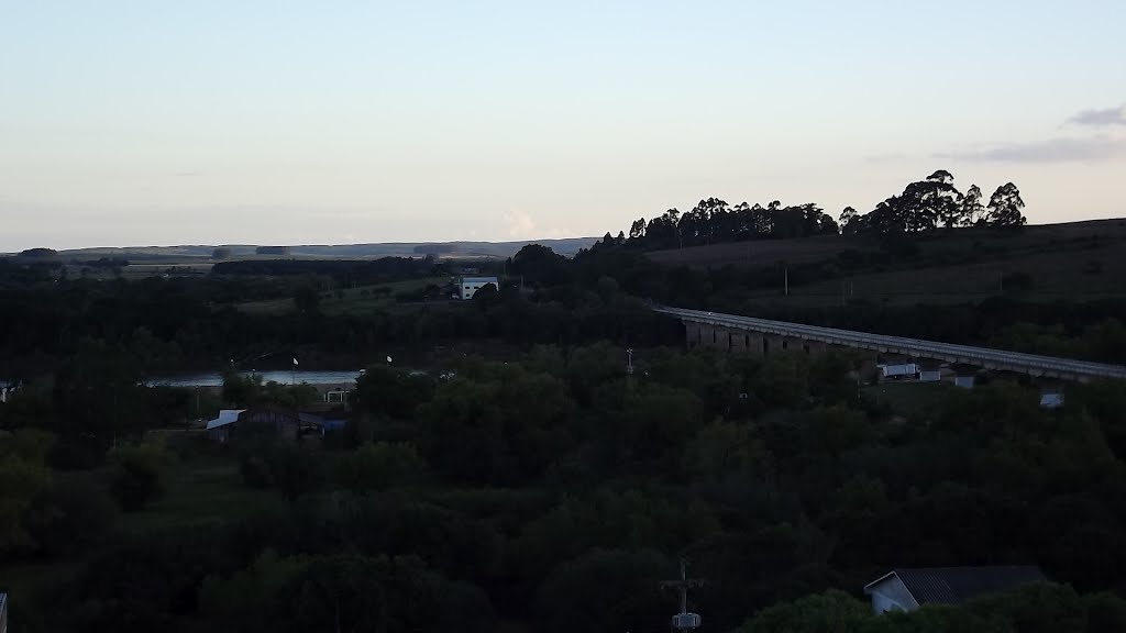 Ponte sobre o rio Camaquã, Cristal, RS by Ubirajara Buddin Cruz