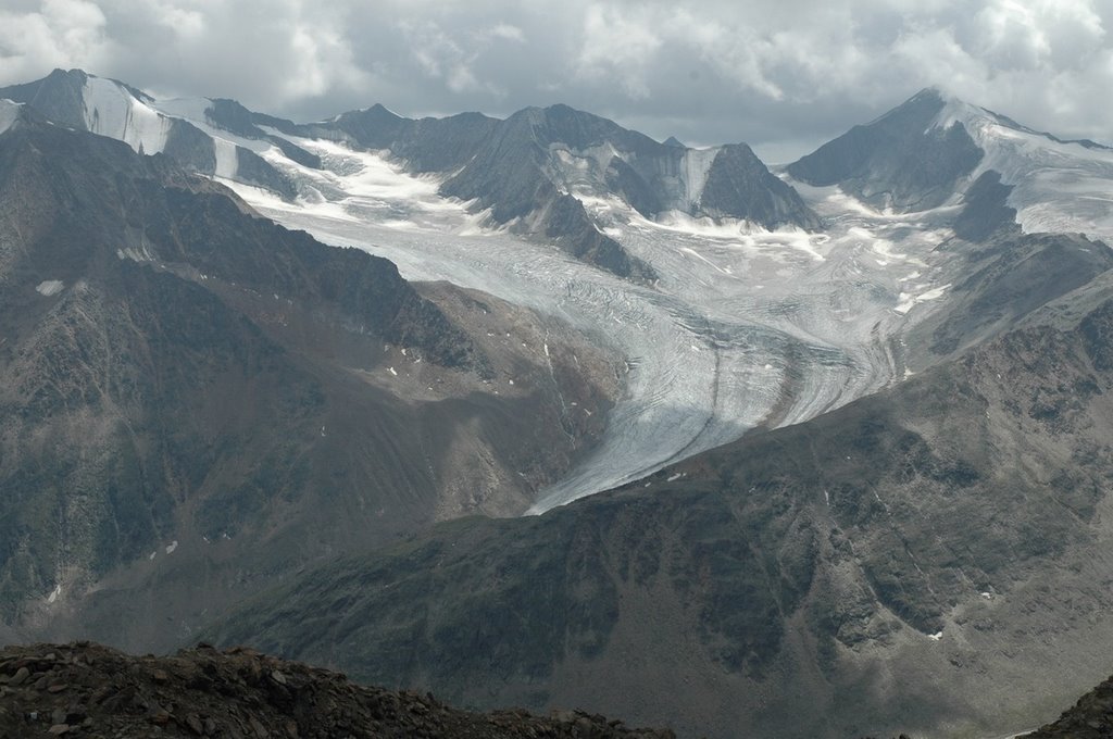 Blick von der Kreuzspitze Richtung Similaun, Juli 2006 by MichaelN