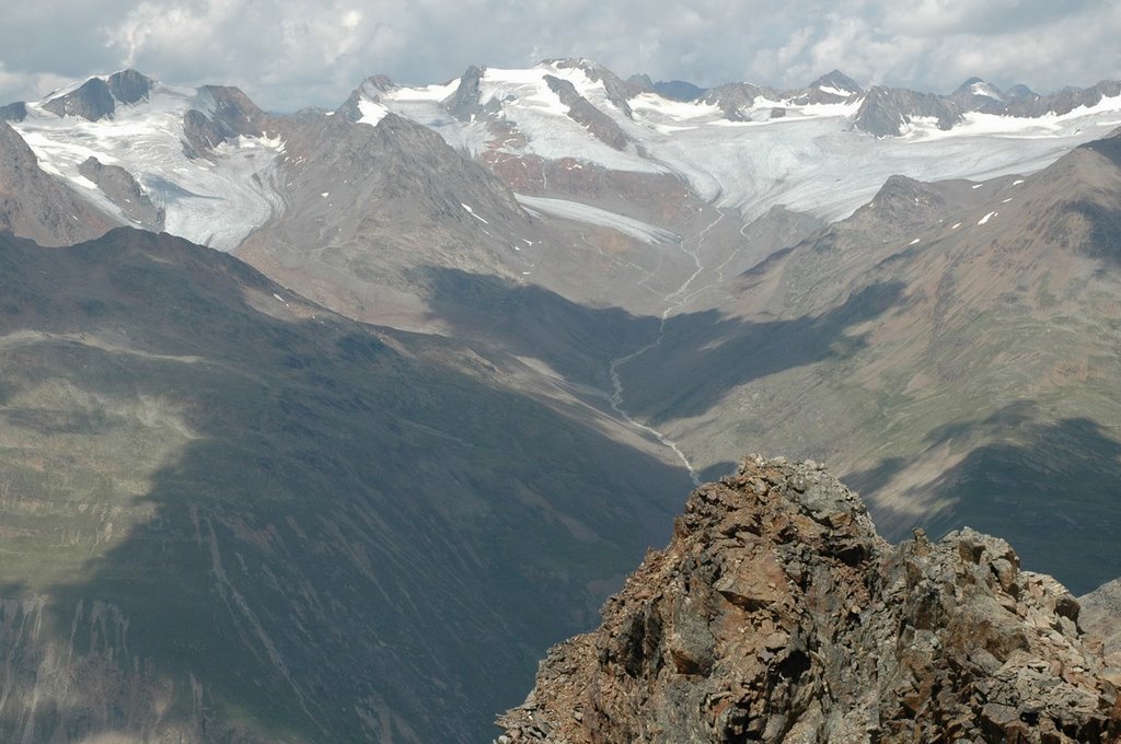 Blick von der Kreuzspitze Richtung Vernagtferner, Juli 2006 by MichaelN