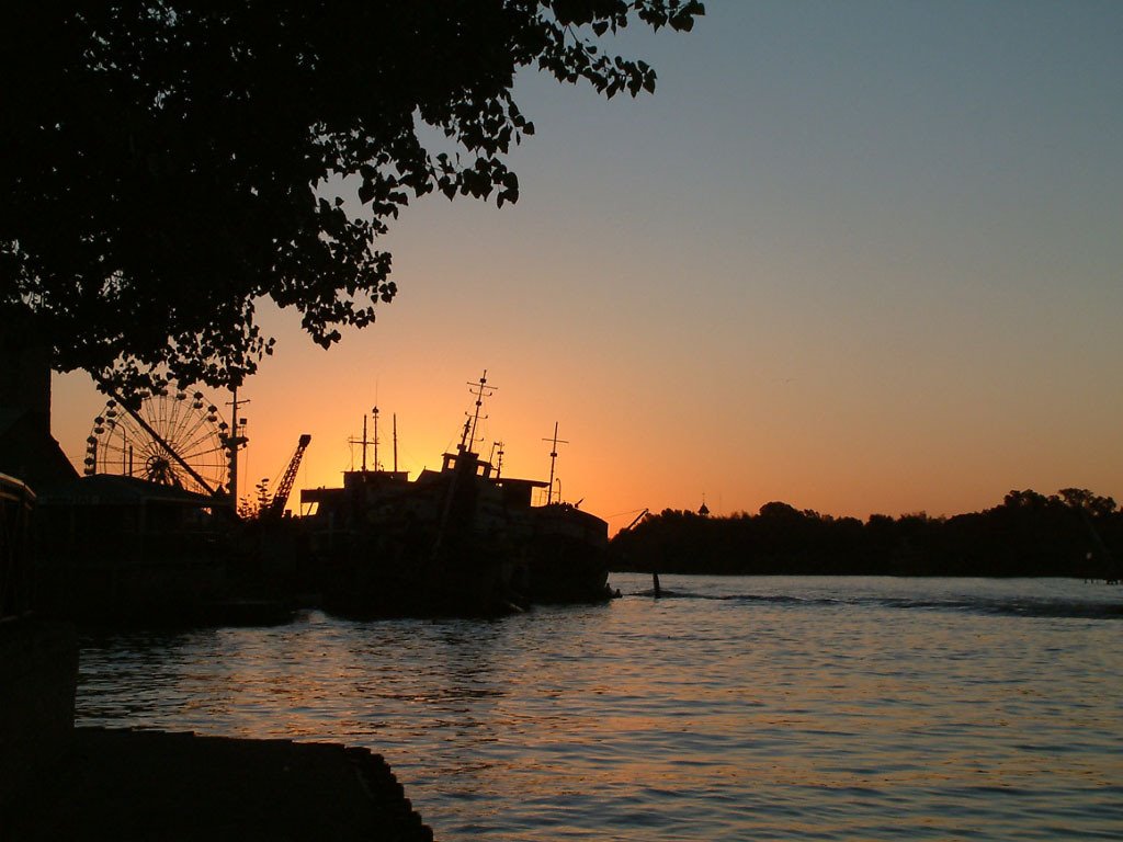 Atadecer en el Río Luján [Tigre] by NicolasRamella