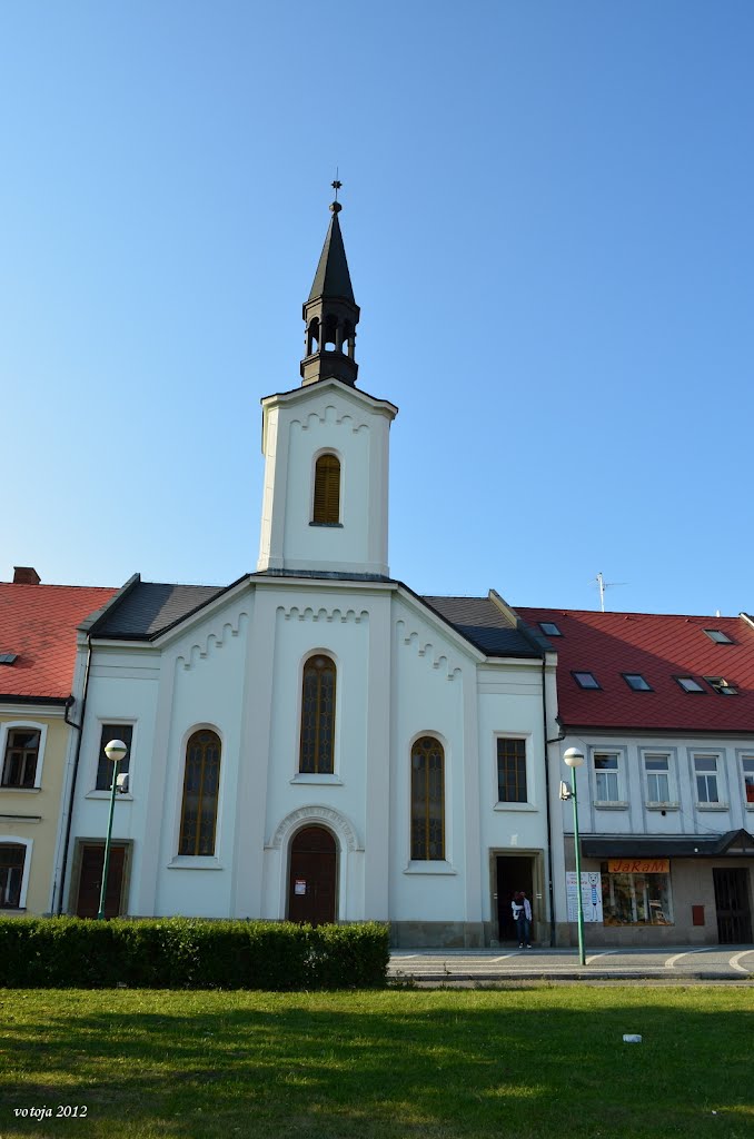 TŘEBECHOVICE pod OREBEM - Masarykovo náměstí - Evangelický kostel je novorománská stavba vystavěná církví helvétského vyznání v roce 1877 / Masaryk Square - The Evangelical Church is a Romanesque structure built in 1877 by votoja - CZ