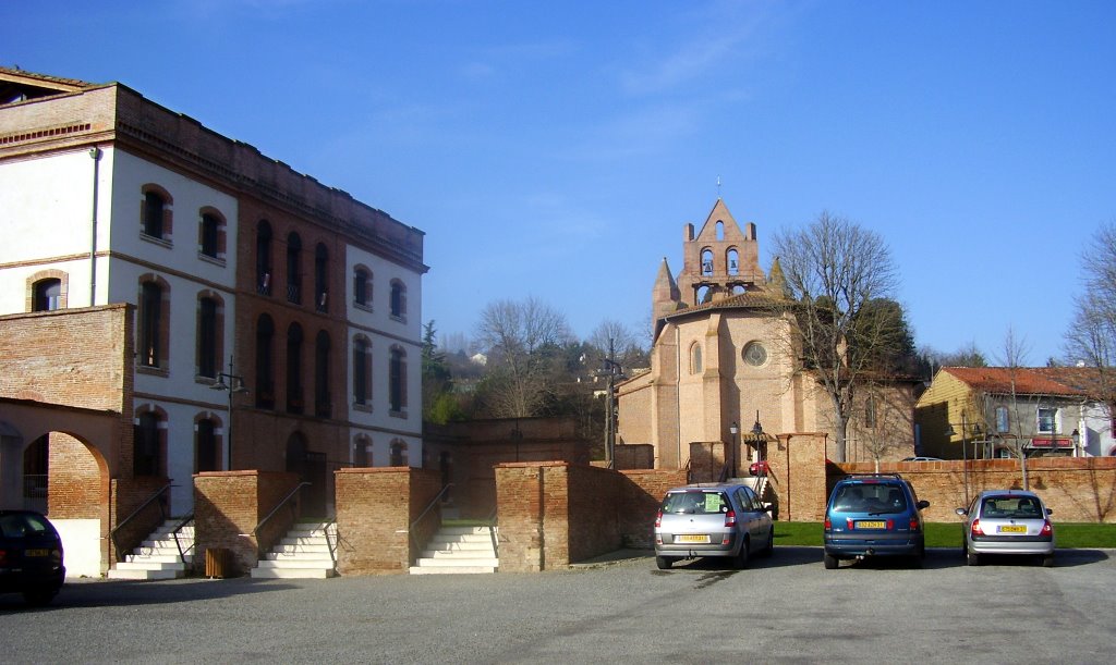 Ayguesvives : la mairie et l' église by vercelli