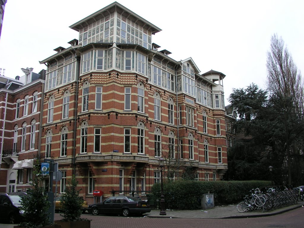 Edificio en Vondelstraat, esquina con Tesselschadestraat by jarosaspicon